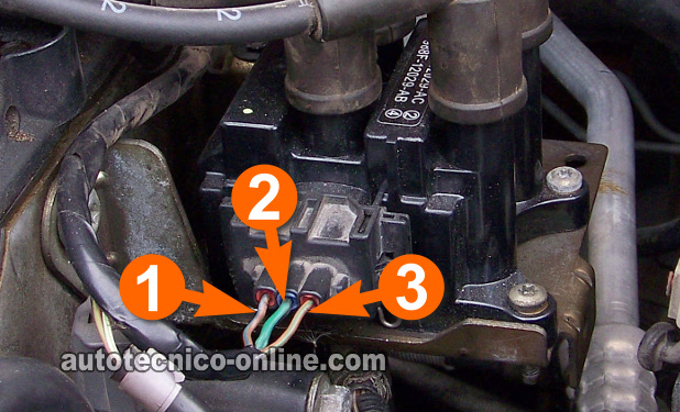 Verificando El Circuito De Corriente (12 Voltios). Cómo Probar El Sensor MAF De 2.0L Ford Escort, Mercury Tracer