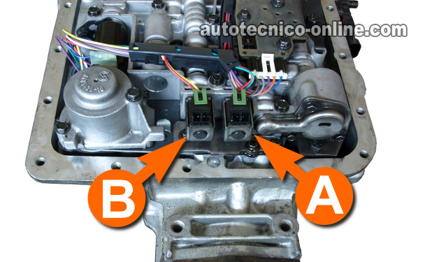 Cómo Probar Los Solenoides De Cambio 1-2 y 2-3 (1999, 2000, 2001, 2002, 2003, 2004, 2005, 2006, 2007, 2008, 2009, 2010 V8 Chevrolet Silverado y GMC Sierra)