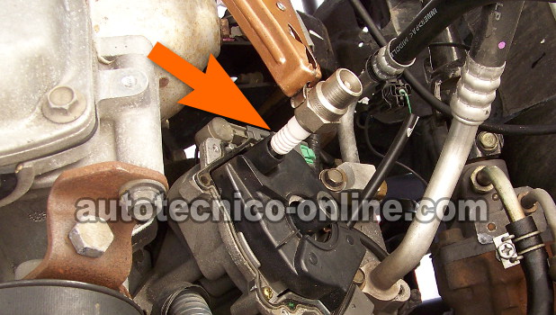 Cómo Verificar La Bobina De Encendido (1998-2004 2.4L Frontier, Xterra) Cómo Verificar La Bobina De Encendido (1998-2004 2.4L Frontier, Xterra)