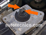 Cómo Limpiar El Sensor De Flujo De Aire (MAF) De Ford Cómo Limpiar El Sensor De Flujo De Aire (MAF) De Ford