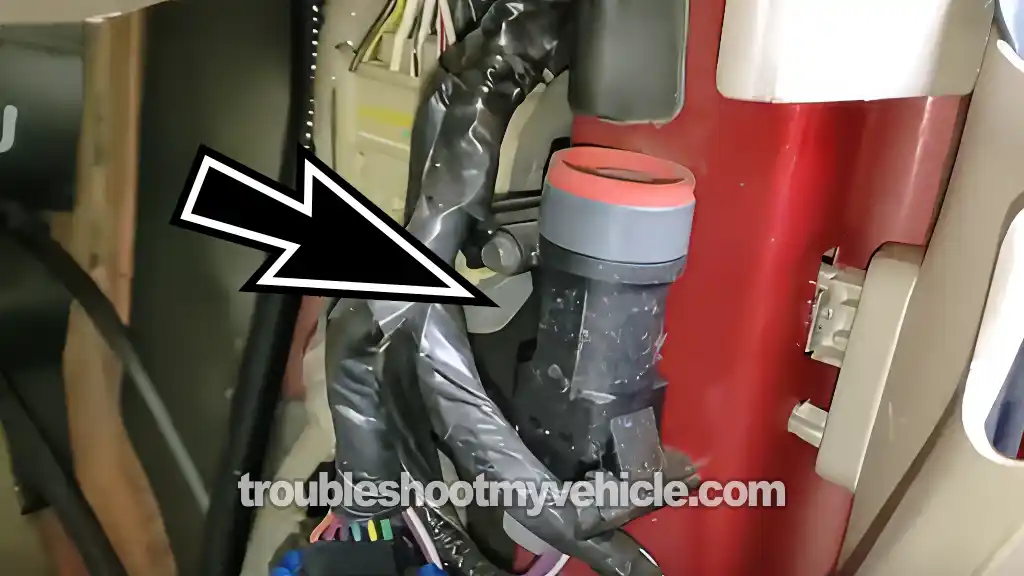 Verificando El Interruptor De Inercia De La Bomba De Gasolina. Cómo Probar La Bomba De Combustible (2005, 2006, 2007, 2008 3.0L V6 Ford Escape, Mercury Mariner)