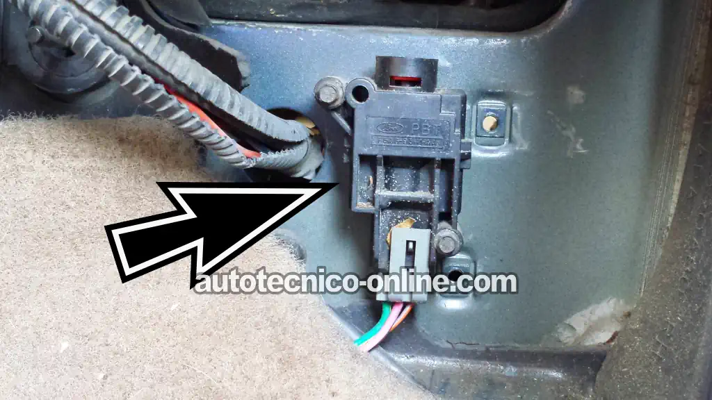 Pruebas Del Interruptor De Inercia (2001, 2002, 2003, 2004, 2005, 2006, 2007, 2008, 2009, 2010, 2011, 2012 3.0L V6 Ford Escape, Mercury Mariner)