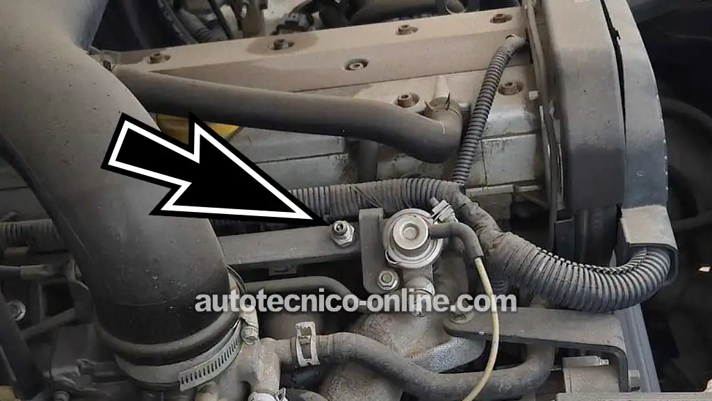 Ubicación De La Válvula Schrader. 1998-2003 2.2L Isuzu Rodeo, Amigo