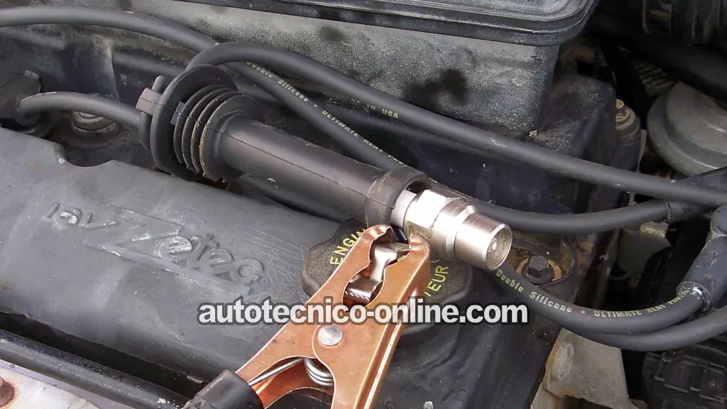 Verificando El Disparo De Chispa. Cómo Probar El Conjunto De Bobinas De Encendido (2001, 2002, 2003, 2004 2.0L Ford Escape)