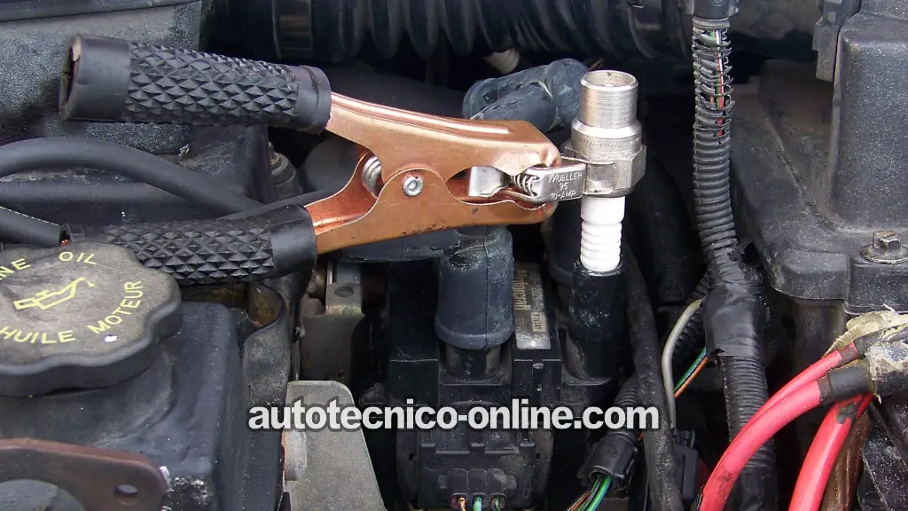 Verificando Chispa En El Conjunto De Bobinas De Encendido (Cilindros Emparejados). Cómo Probar El Conjunto De Bobinas De Encendido (2001, 2002, 2003, 2004 2.0L Ford Escape)