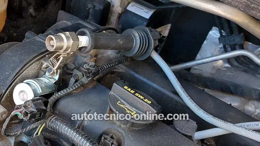 Verificando Chispa En Los Cables De Bujía. Cómo Probar El Conjunto De Bobinas De Encendido (2011, 2012, 2013, 2014, 2015, 2016, 2017, 2018, 2019 1.6L Ford Fiesta)