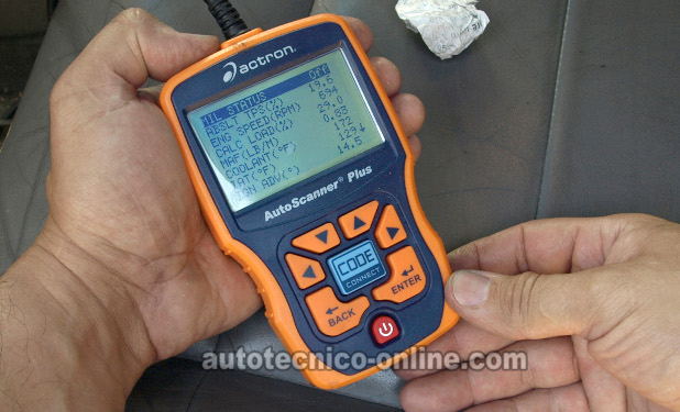 Verificando Si Existen Códigos De Falla En Cilindro. Cómo Probar Las Bobinas De Encendido (2000, 2001, 2002, 2003, 2004, 2005, 2006 1.8L Nissan Sentra)