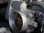 Cómo Probar El Cuerpo Del Acelerador Electrónico (2002-2007 4.2L Chevrolet TrailBlazer) Cómo Probar El Cuerpo Del Acelerador Electrónico (2002-2007 4.2L Chevrolet TrailBlazer)