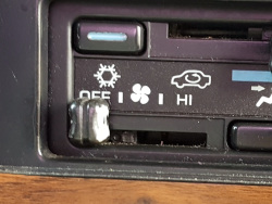 Cómo Probar El Interruptor Del Motor Soplador (1991-1996 3.9L V6 Dodge Dakota) Cómo Probar El Interruptor Del Motor Soplador (1991-1996 3.9L V6 Dodge Dakota)