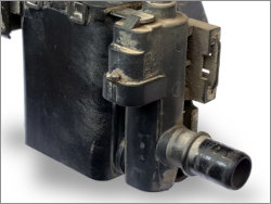 Cómo Probar El Solenoide De Ventilación EVAP (1999-2002 V8 Chevrolet Silverado, GMC Sierra) Cómo Probar El Solenoide De Ventilación EVAP (1999-2002 V8 Chevrolet Silverado, GMC Sierra)