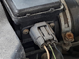 Cómo Probar El Sensor MAF (1996-1998 1.5L Mazda Protege) Cómo Probar El Sensor MAF (1996-1998 1.5L Mazda Protege)